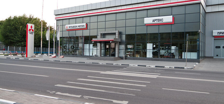 Артекс авто. Мицубиси в автосалоне. Мицубиси Артекс. Митсубиси Артекс 2003. Российская 48 Ростов на Дону